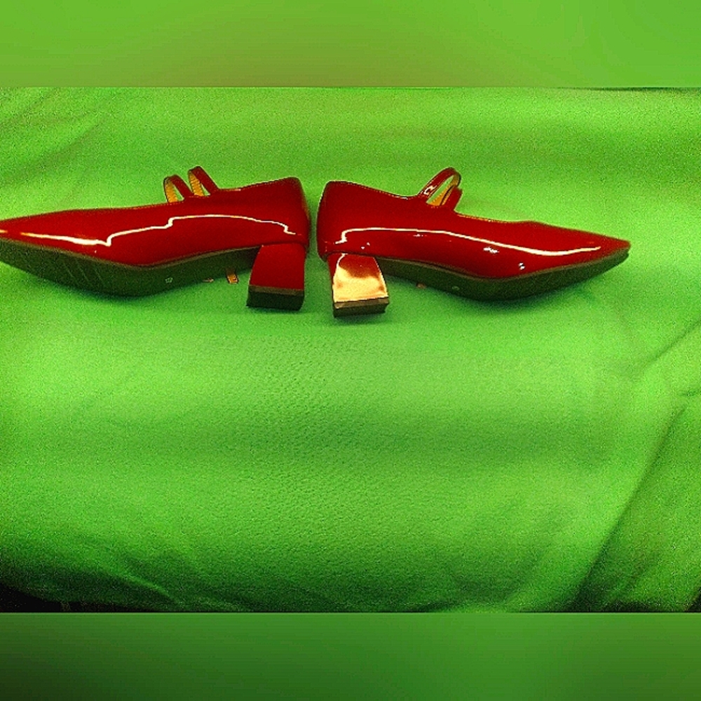 Women Red Heels size 11. Never worn.